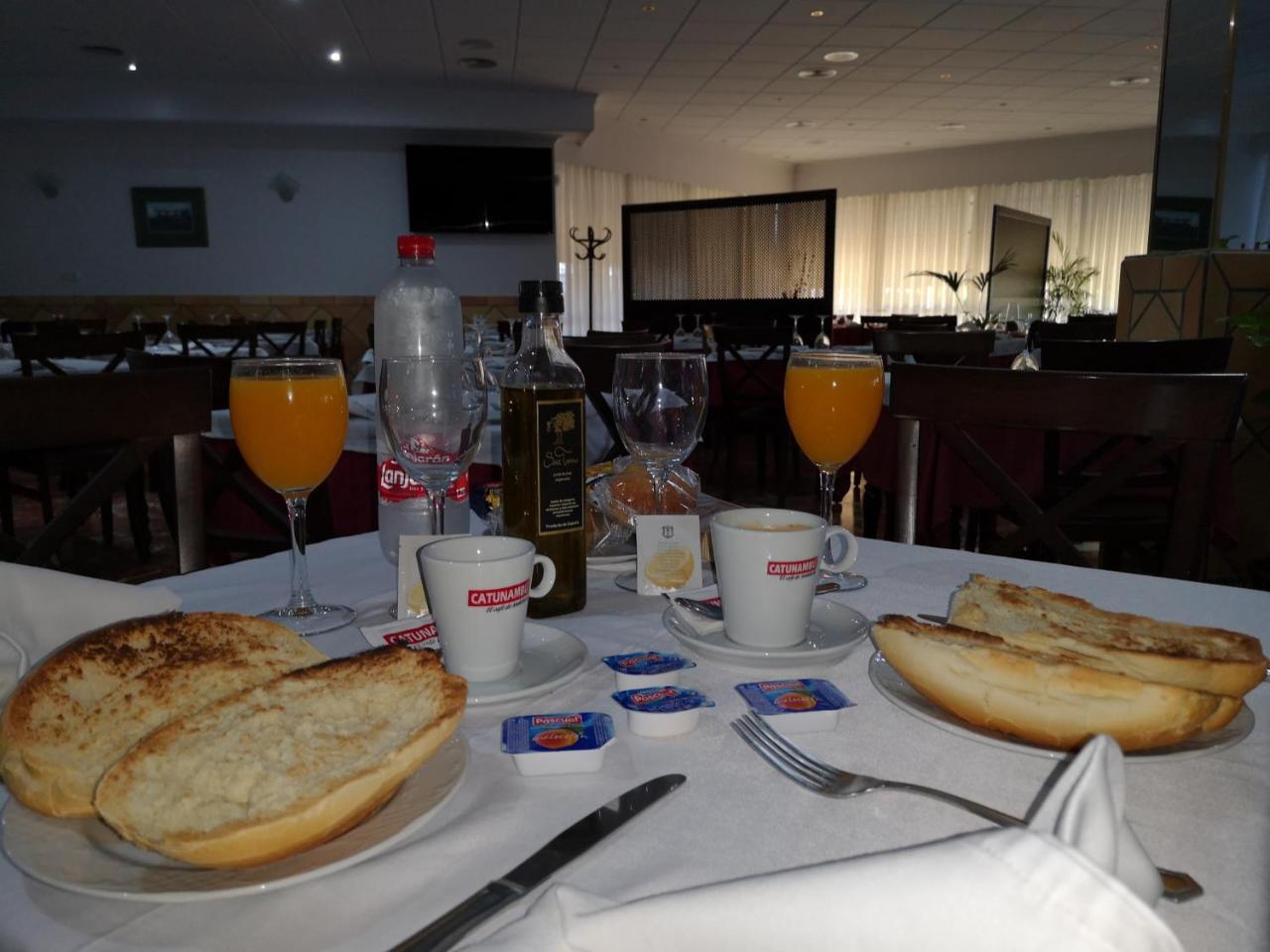 Hotel Santa Ana Ла Карлота Екстериор снимка